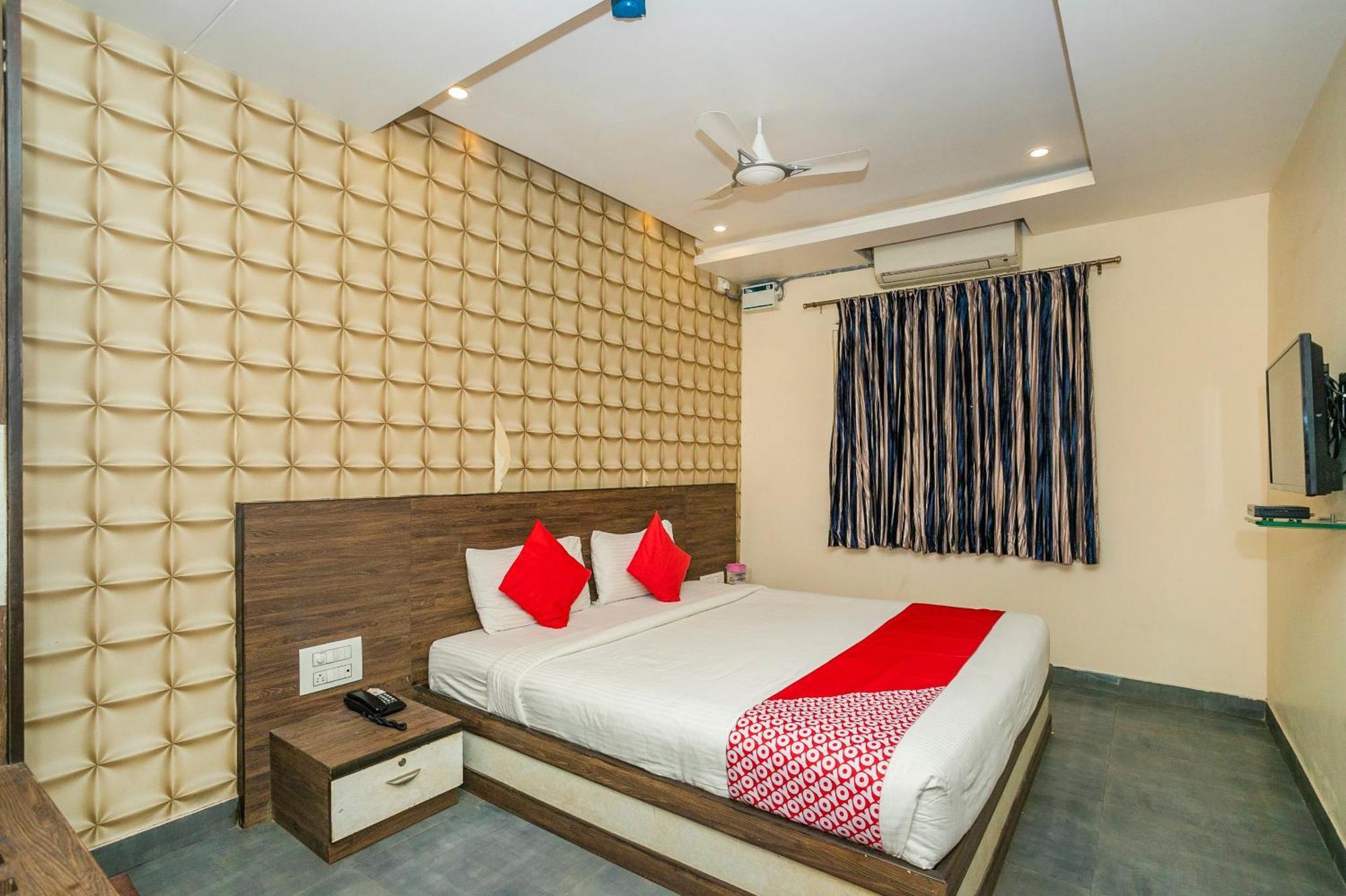 Super Collection O Indian Suites Near Sitara Restaurant Бангалор Экстерьер фото