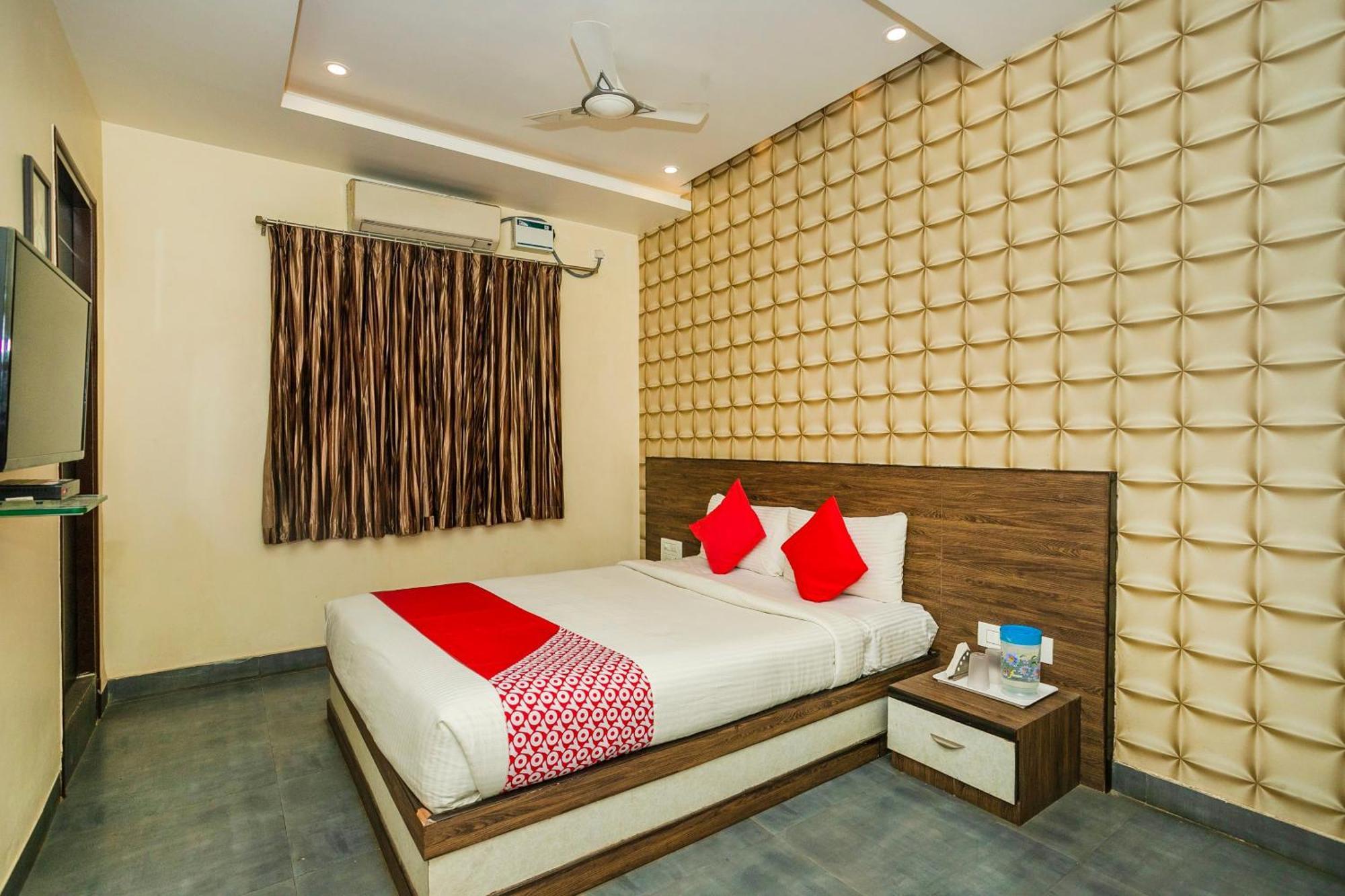 Super Collection O Indian Suites Near Sitara Restaurant Бангалор Экстерьер фото