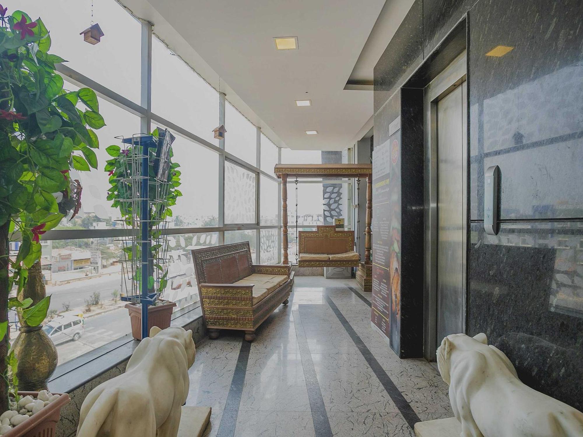 Super Collection O Indian Suites Near Sitara Restaurant Бангалор Экстерьер фото