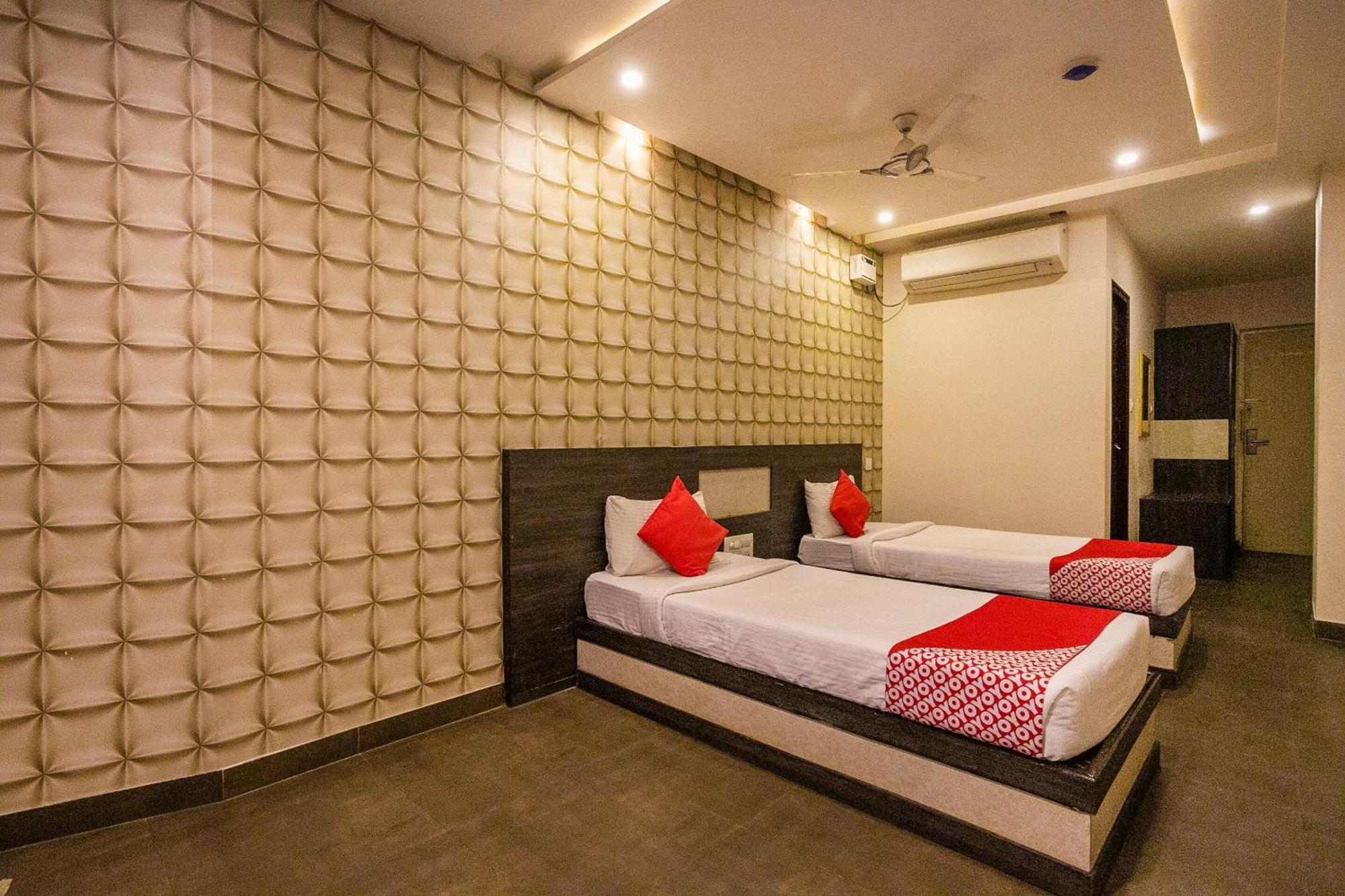 Super Collection O Indian Suites Near Sitara Restaurant Бангалор Экстерьер фото