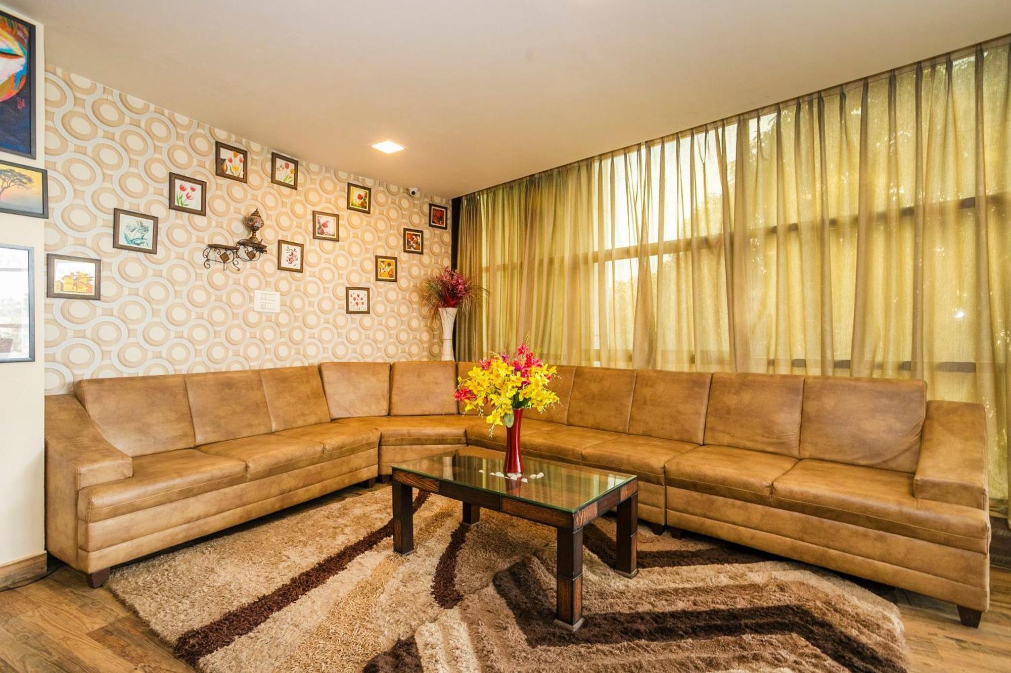 Super Collection O Indian Suites Near Sitara Restaurant Бангалор Экстерьер фото