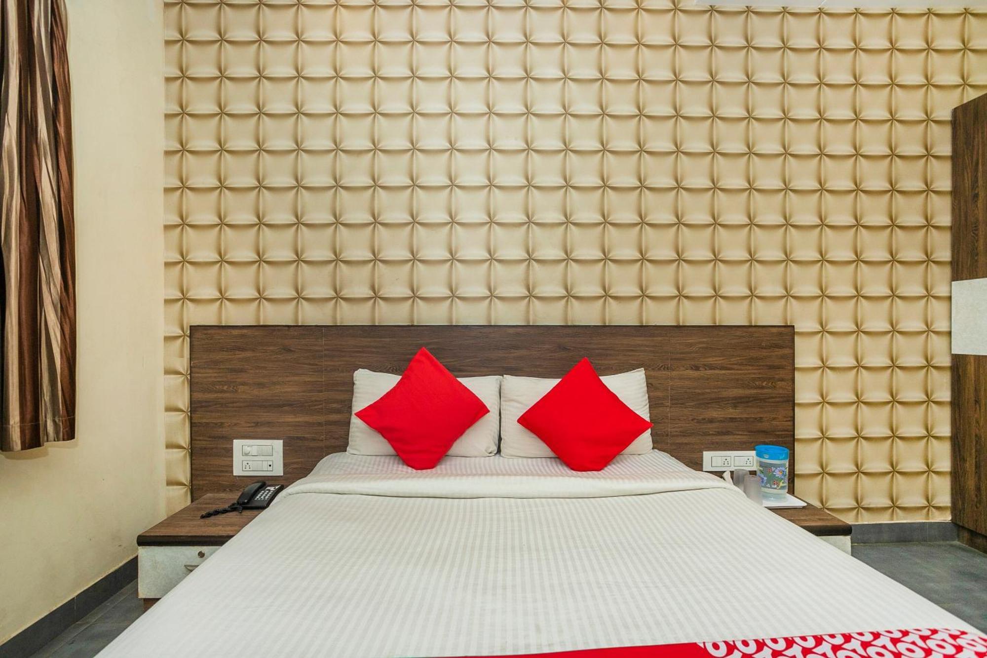Super Collection O Indian Suites Near Sitara Restaurant Бангалор Экстерьер фото